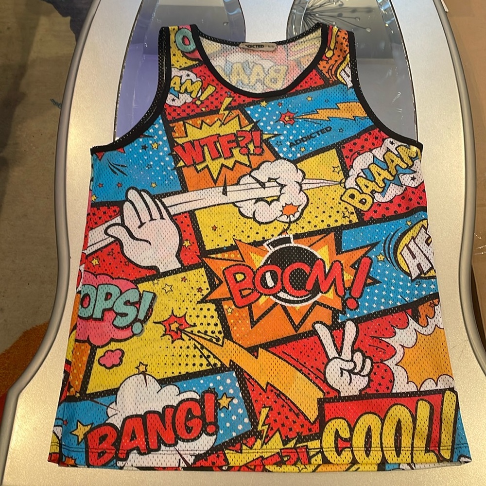 Addicted tank top with comic strip prints